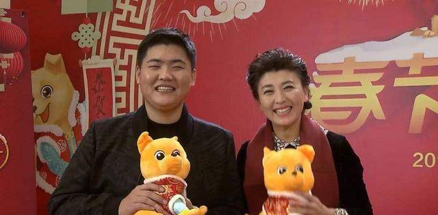 闫学晶:已当姥姥的她3年前意外怀二胎,24岁儿子的回答够豪横儿_二人转