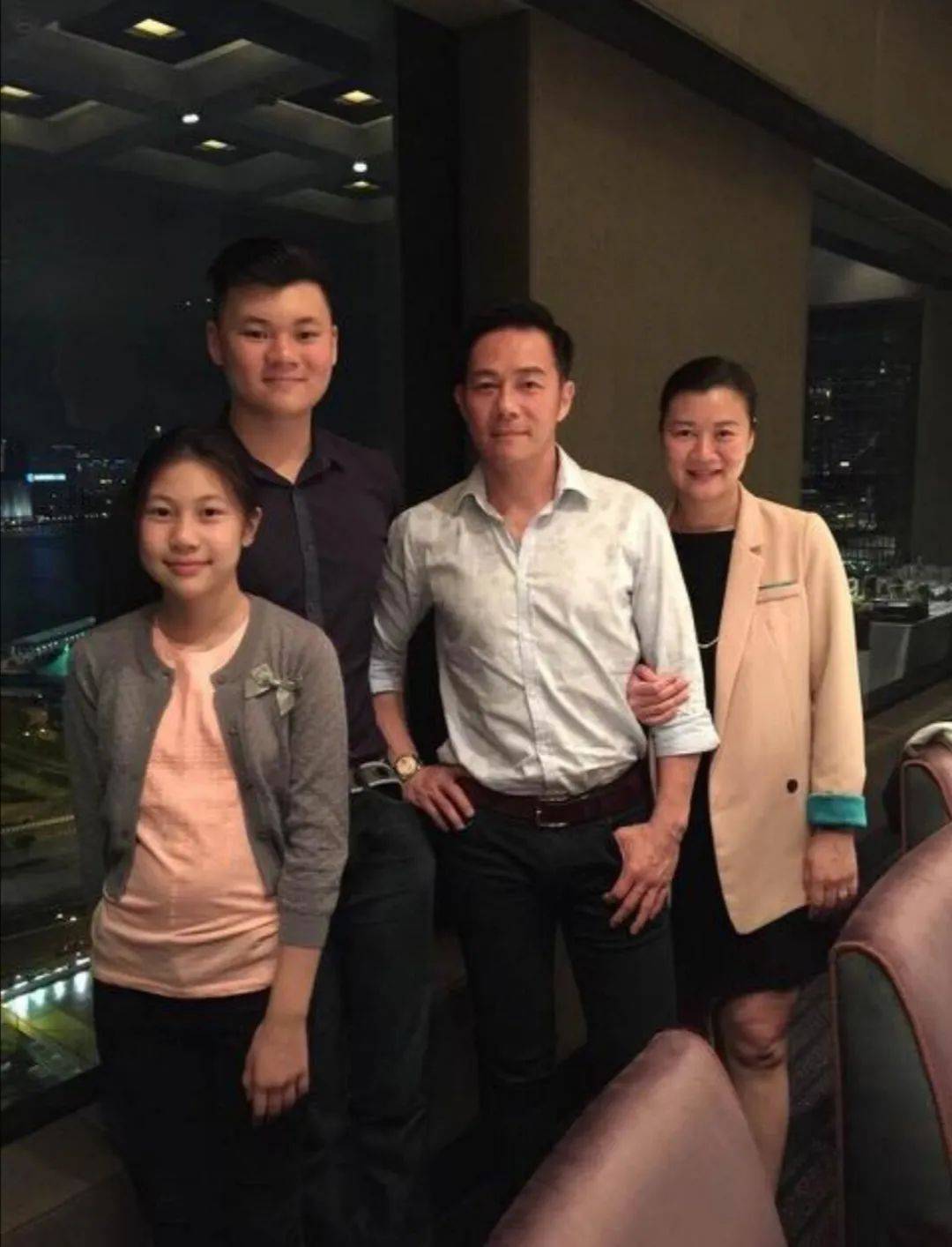 原创张兆辉女儿初长成,才16岁,也太显得成熟了吧?