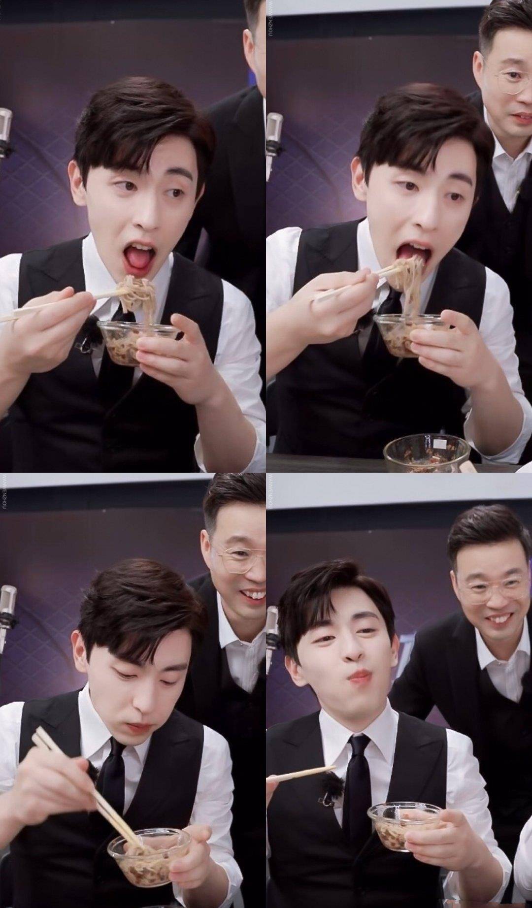 《极限挑战》:邓伦直播唱歌忘词翻车,网友:我的注意力却在这里