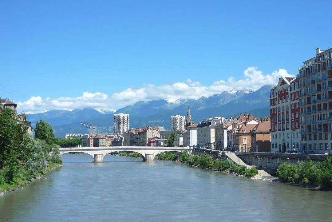 格勒一座让我在闯关打怪中渐渐着迷的城市