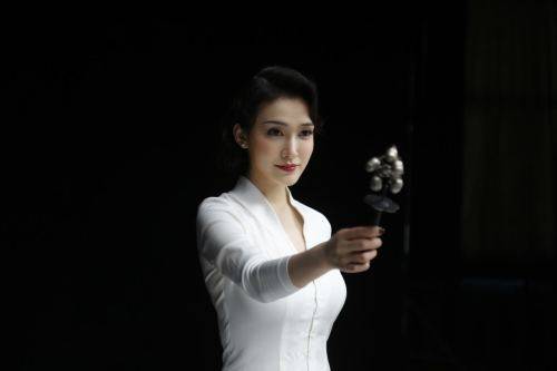 《河神2》热播新角色张子琪表现亮眼 冷傲神秘戎傲霜曾获中华小姐冠军