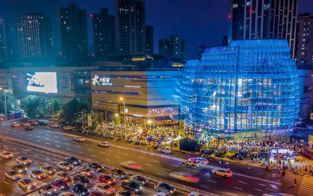 入夏以来,天津各处的夜市纷纷开始, 今天一起去南开大悦城的 " 南门