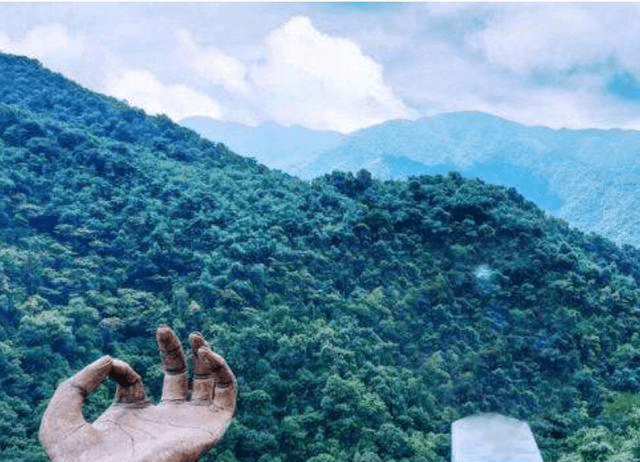 广东又一景区走红,巨型手掌引人注目,今成著名旅游打卡胜地