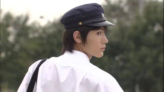 1997年,17岁的三浦春马参演nhk电视剧《亚久里》出道,在2006年首次