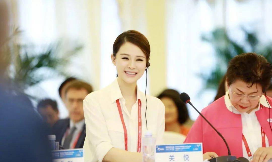 有种基因叫"佟大为老婆",仨孩子用一张脸,不说也知道是亲姐弟_关悦