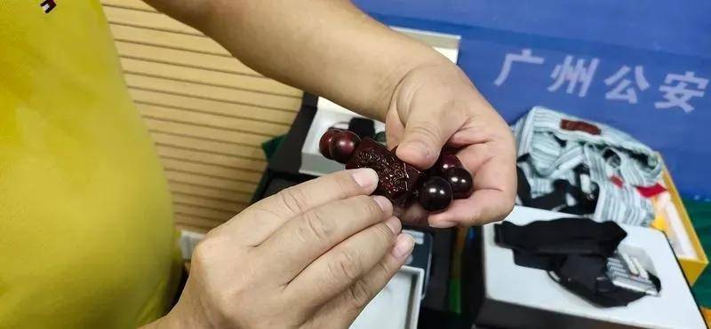 细思极恐矿泉水瓶保温杯衣服纽扣甚至是人民币都可能在偷拍你