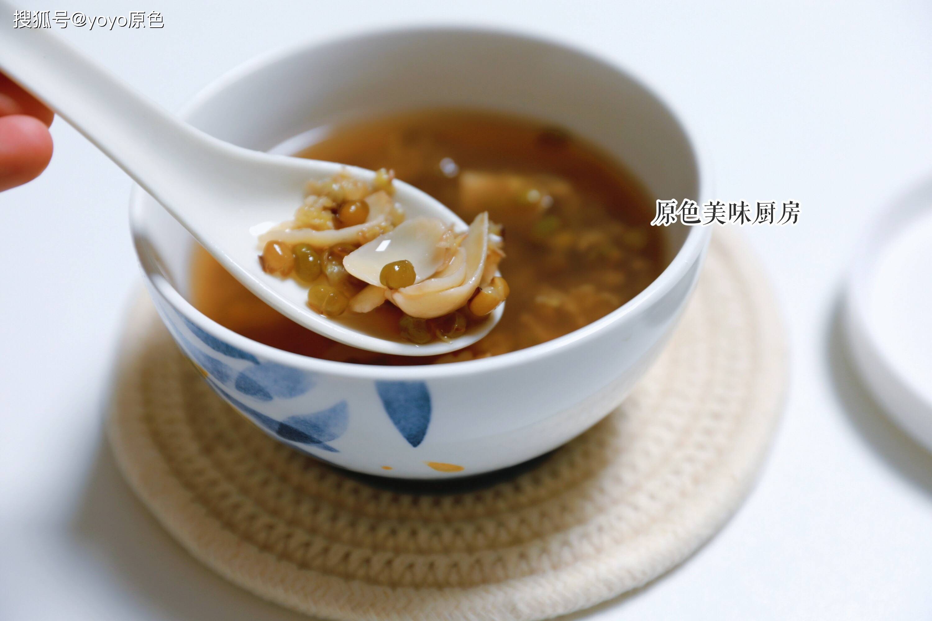 这碗解暑汤,茶香四溢,别有一番风味