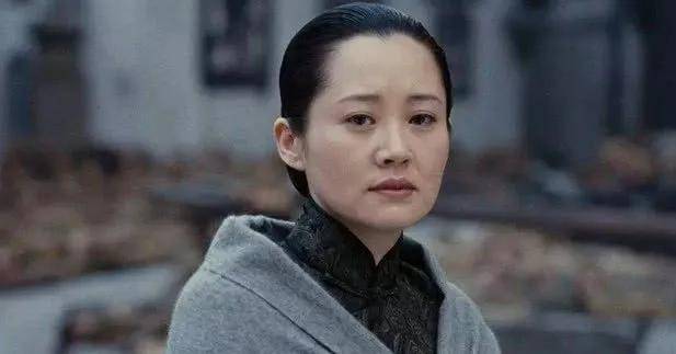 《建国大业》里的二姐实在没什么戏份,气质的温婉倒是做足了的.
