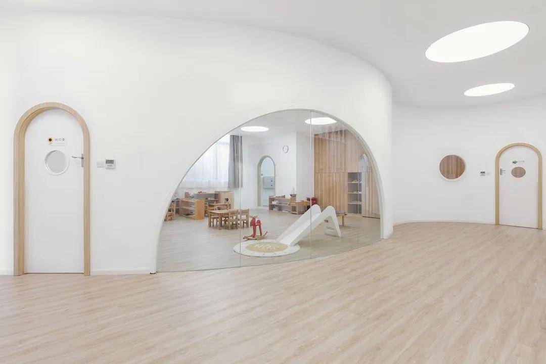 这间幼儿园设计太厉害,圆窗,圆墙,圆空间,有趣得超乎想像!