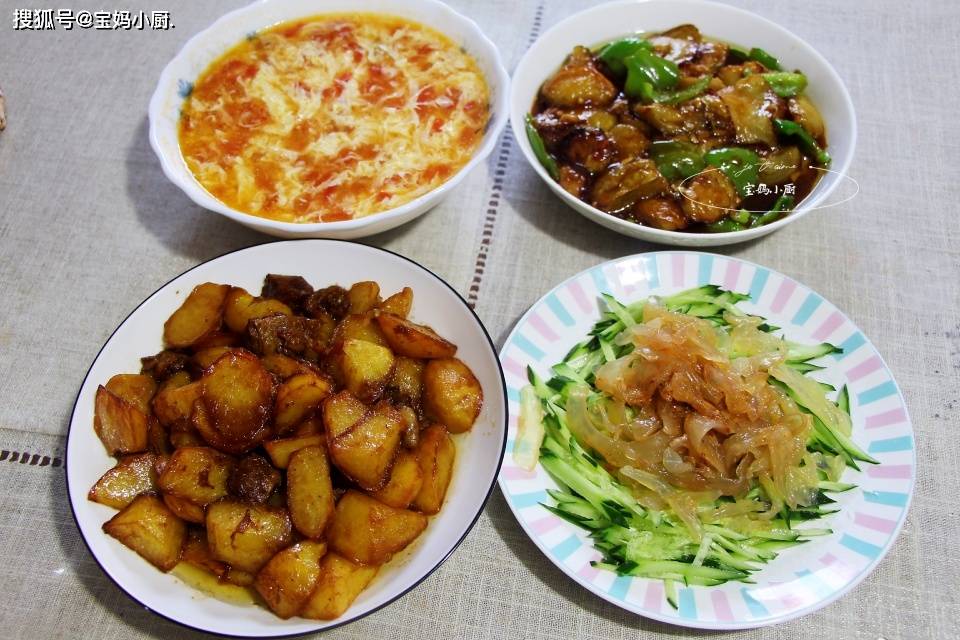 原创晒晒我家三伏天晚餐,北方口味三菜一汤巧搭配,经济味美