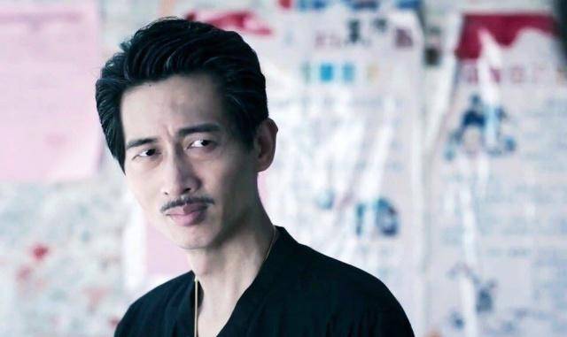 原创破冰行动辉叔叔的考古学穿着西装非常帅气