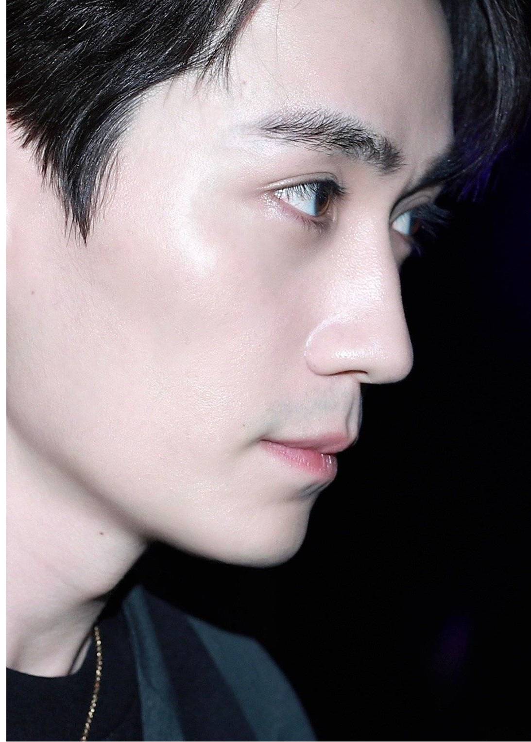 明星侧颜照:张雨绮异域风朱一龙贵公子,巨c这皮肤也太好了