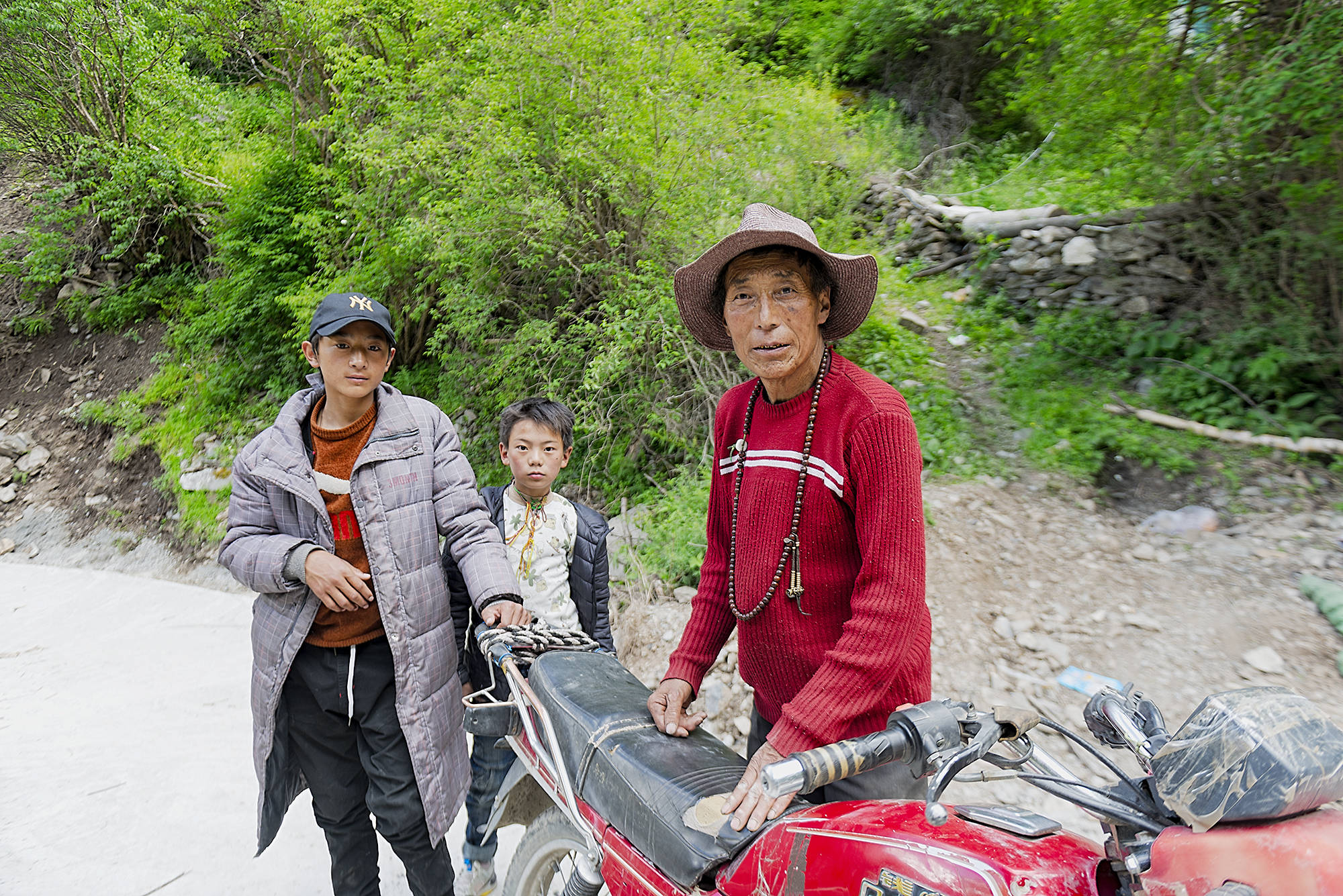 在阿坝州壤塘县吾依乡修卡村的多柯河岸,就有