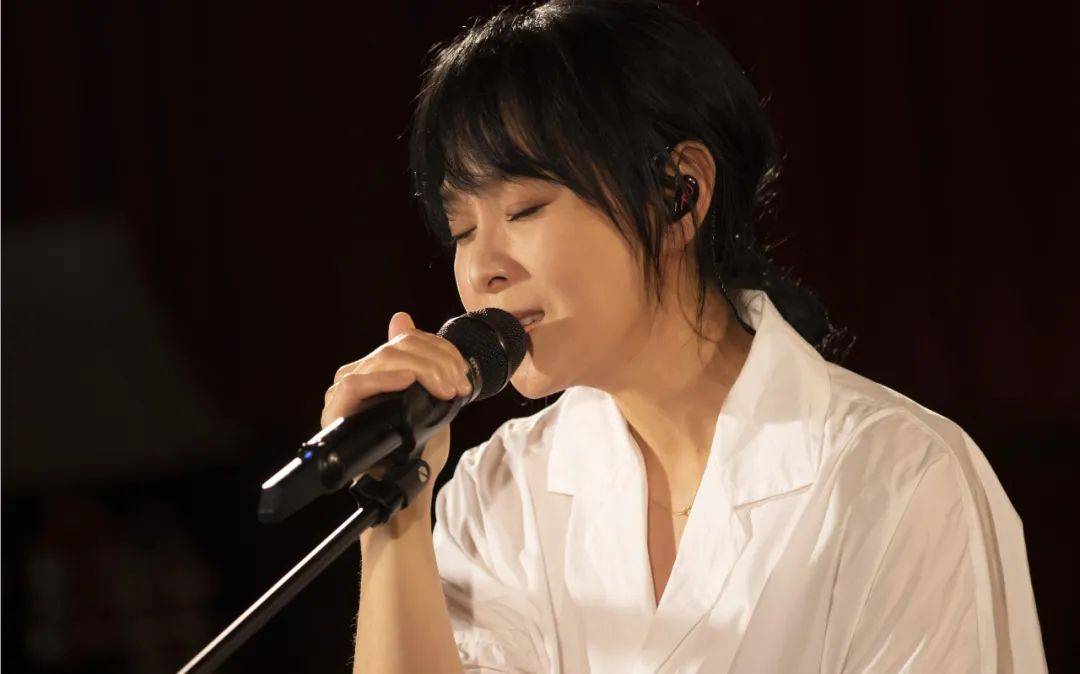 刘若英后来这个为爱几近痴狂的女子收获了平淡却温馨的幸福