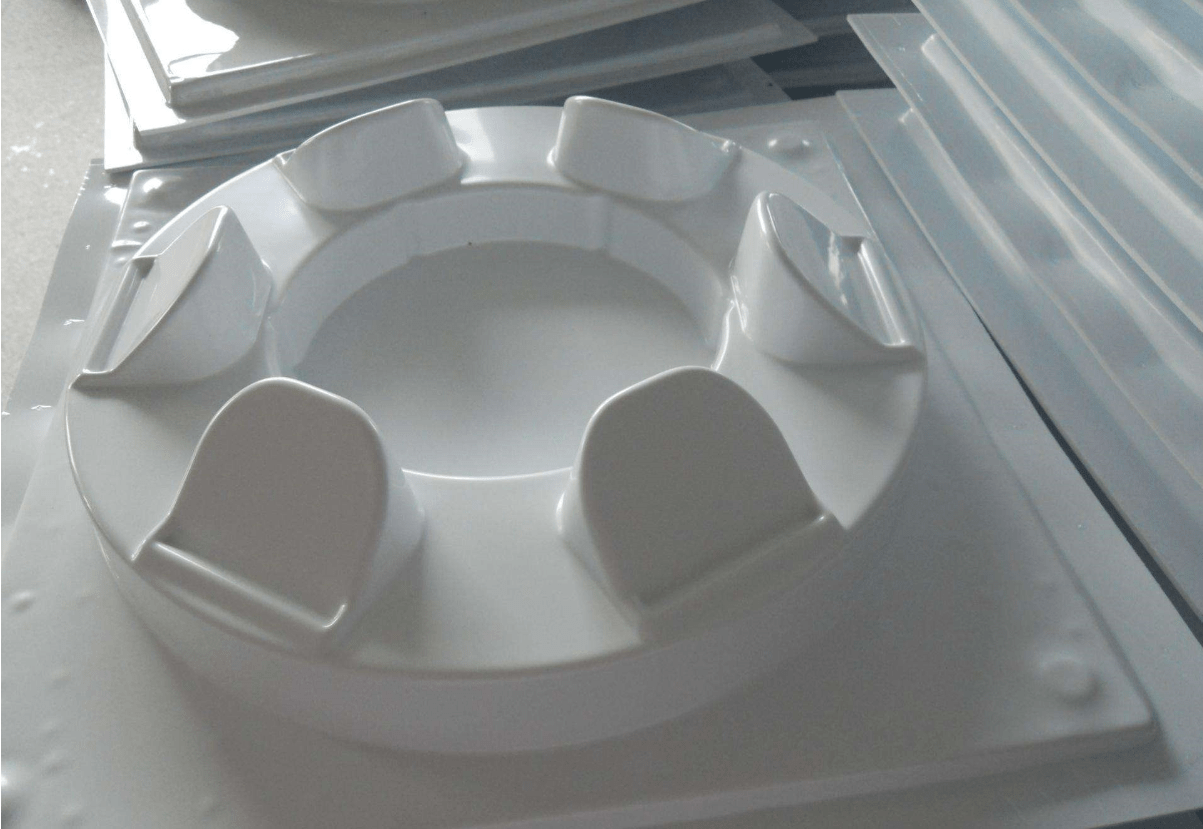 防止厚片吸塑加工脱模后变形的方法