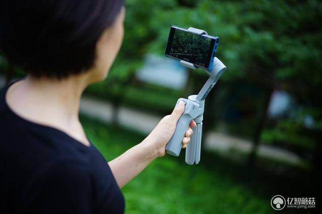 用户可以根据场景来选择模板,moza genie有教程来提示用户分段拍摄