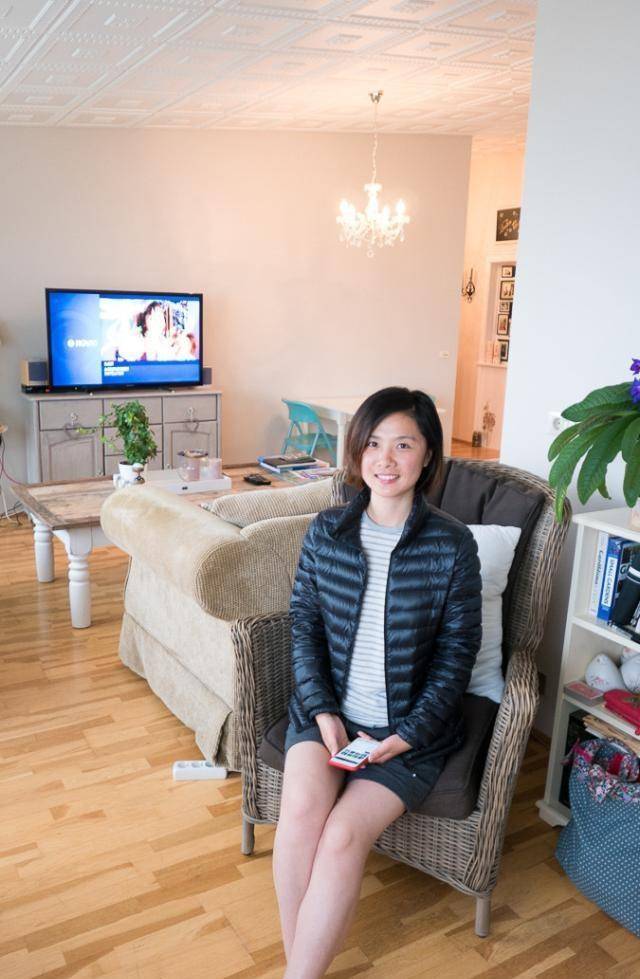 出发,向西北方向行驶