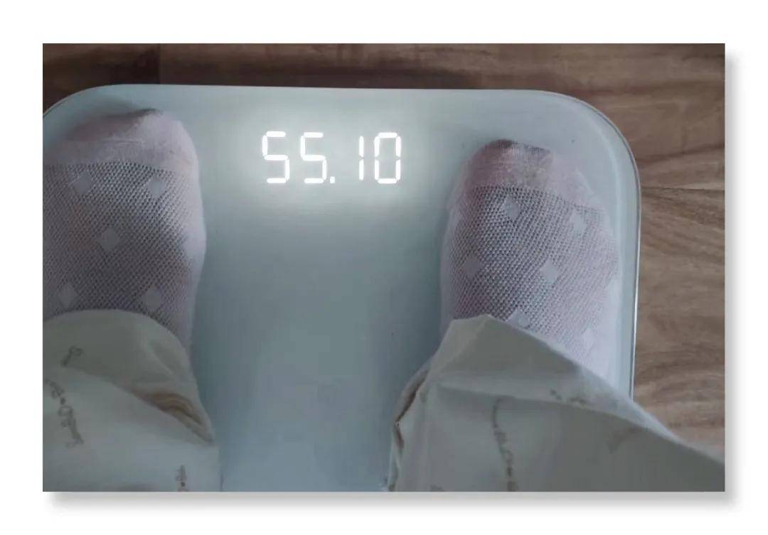 1kg,站上体重秤的斌斌怀疑,秤坏了.