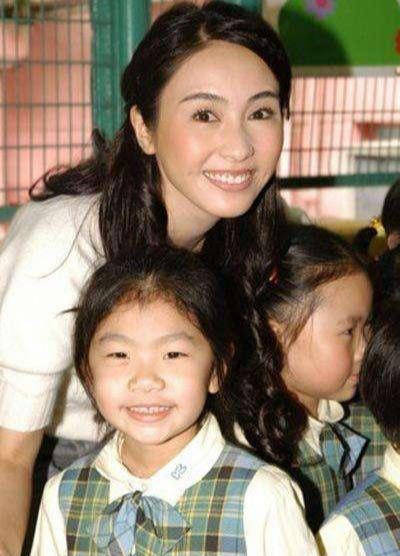 原创48岁黎姿12年后首度复出曾为弟弟放弃事业为何三度拒绝复出