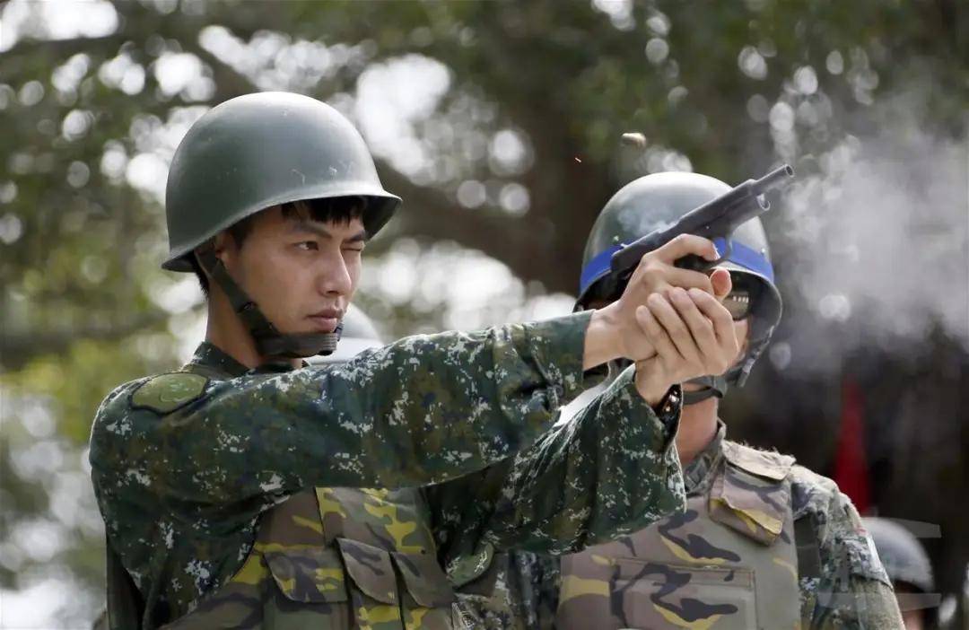 台军的"秘密武器"可能会让你辣眼睛!_服役