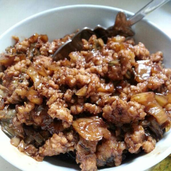 炸肉沫饭,外酥里嫩,鲜香味美,蛋白质丰富,营养美味