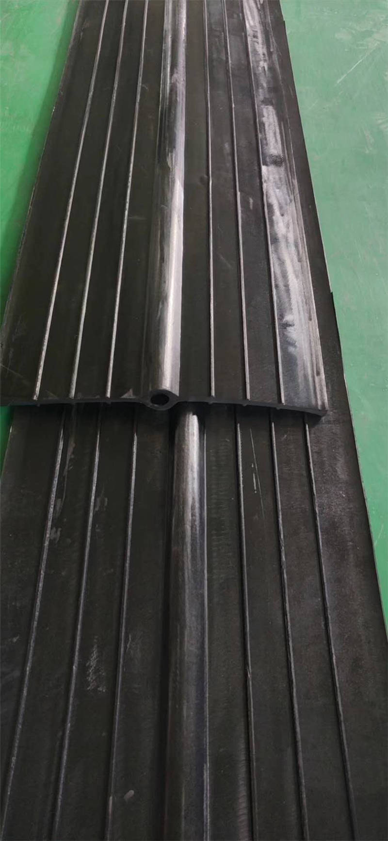 中置式止水带的基本简介_手机搜狐网