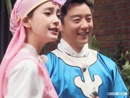 郑恺抱着baby演戏,谁注意他手搂哪?这是对老婆最大的尊重_手机搜狐网