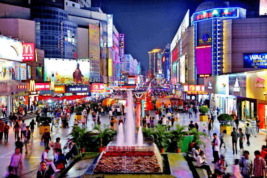 青岛台东步行街夜景图片