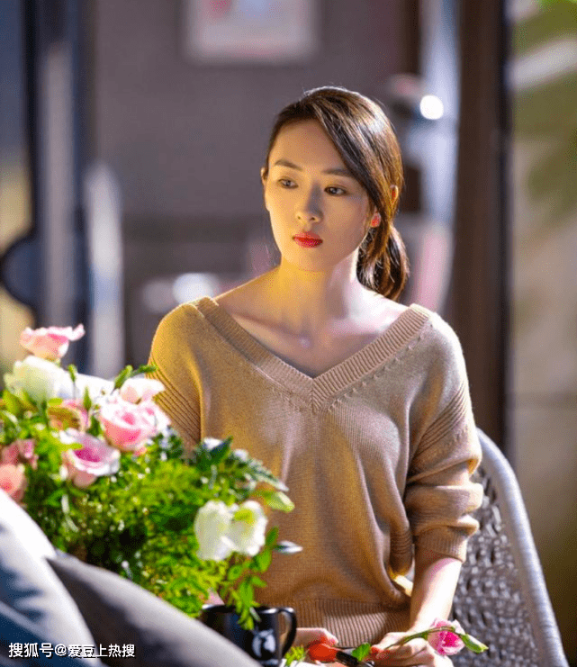 《三十而立》顾佳生意被坑,挖坑人正是李太太,顾佳决裂太太圈