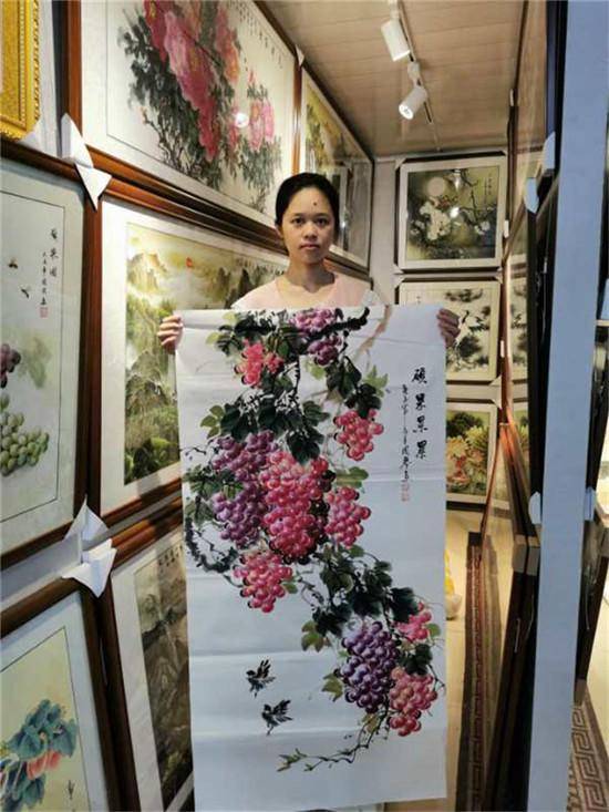 著名女画家周琴出淤泥而不染濯清涟而不妖