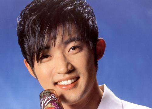 此外宋允儿与前任安在旭当年的恋情在娱乐圈也是闹得沸沸扬扬的,在