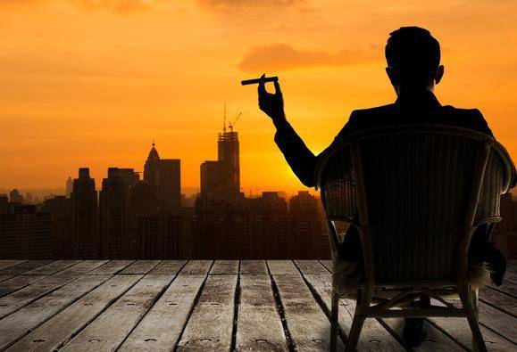 50岁功成名就,方能轻松生活,享受奢华人生的3大生肖!