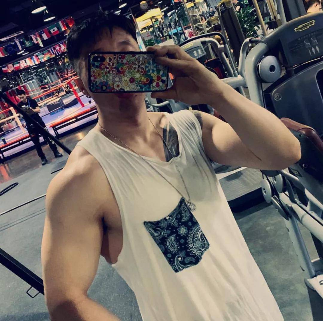 德云社烧饼与比基尼女神同框这身材谁能抗得住