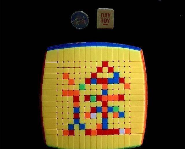 1734块!肖战粉丝用15阶魔方拼字,祝福肖战daytoy星途坦荡