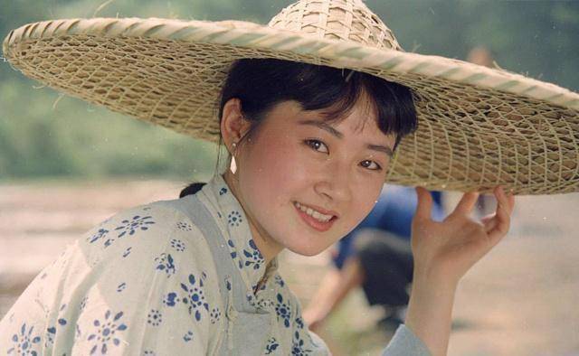 原创许晴罕见老照片从10岁到51岁第9张开始黑圆小妞蜕变白富美