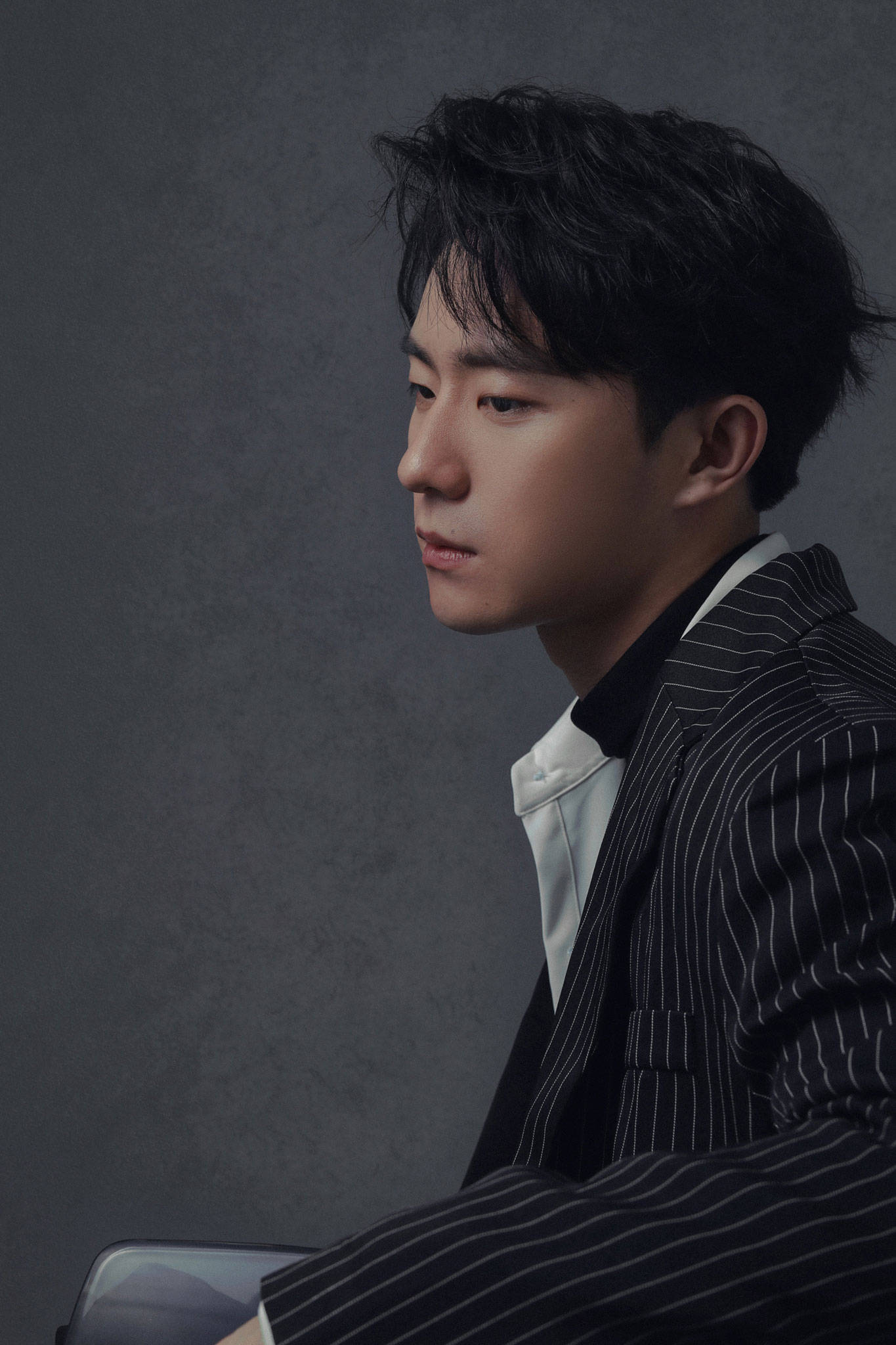 英伦质感的元气少年!演员郑好光影大片出炉 演绎时尚多面性