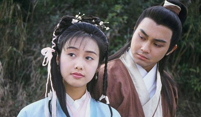 除了这三位以外,其实还有一位女演员演过黄蓉,这位女演员就是何咏芳.