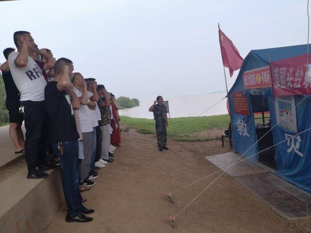 鄂州市菜园头经联社党委支部开展党旗领航保安澜联合支部主题党日活动