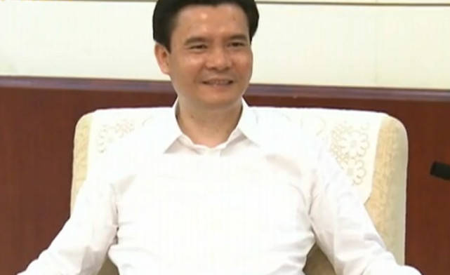 原创神秘的地产大佬,送女儿500亿股权,还让她改国籍!