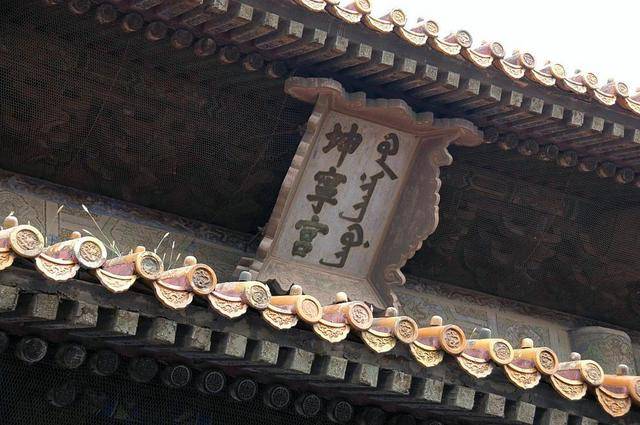 "九龙夺嫡"之战中,争夺皇位的有大阿哥胤禔,二阿哥也是废太子胤礽,三