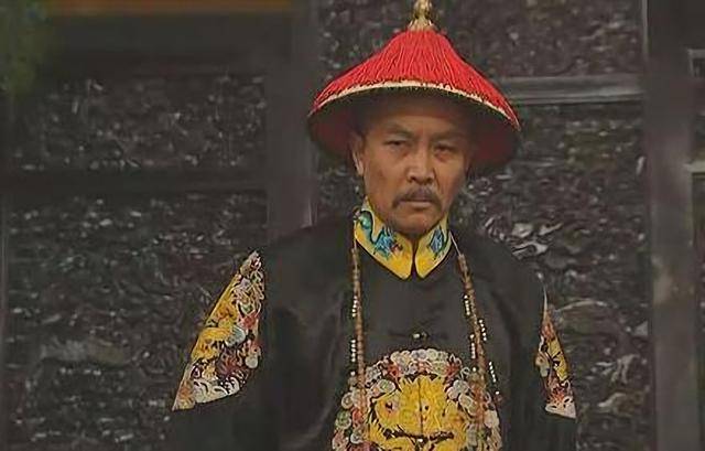 原创《雍正王朝》里的一场斗殴闹剧,藏着一个坑死大清的经济大坑