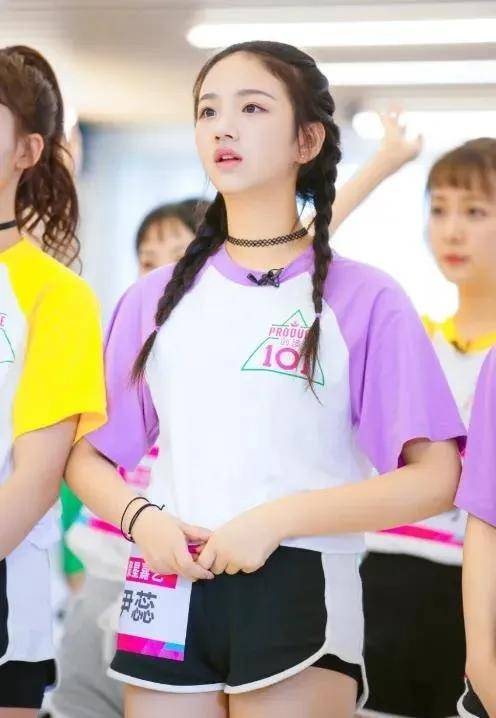 全国48名尹蕊,参加过《创造101》,没出道但是长相还挺可爱的.