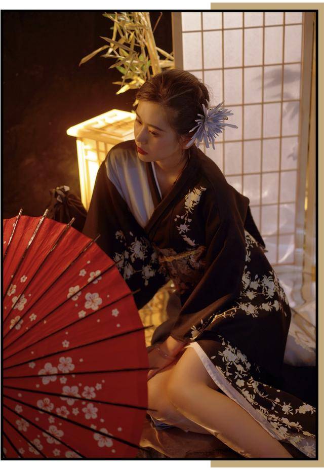 第一种是深色和服,日本现代和服对于色彩十分讲究,一般以黑色为上,如