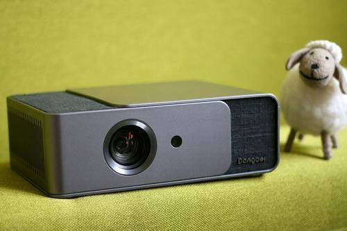 坚果v10投影仪,精致的生活从每日一部电影开始