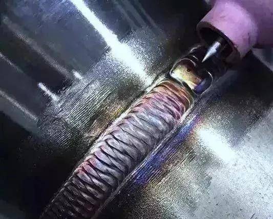 美到爆表的鱼鳞焊——在钢铁上"绣花"的艺术品_焊接