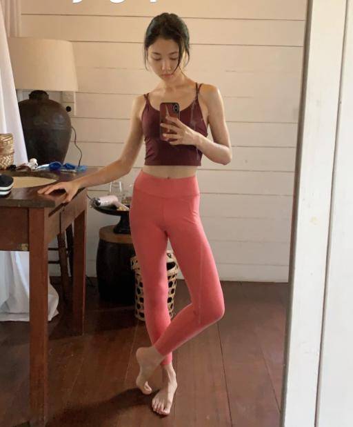 颜卓灵,从"小圆脸"到"小v脸",瘦脸技巧公开,只需要做3点