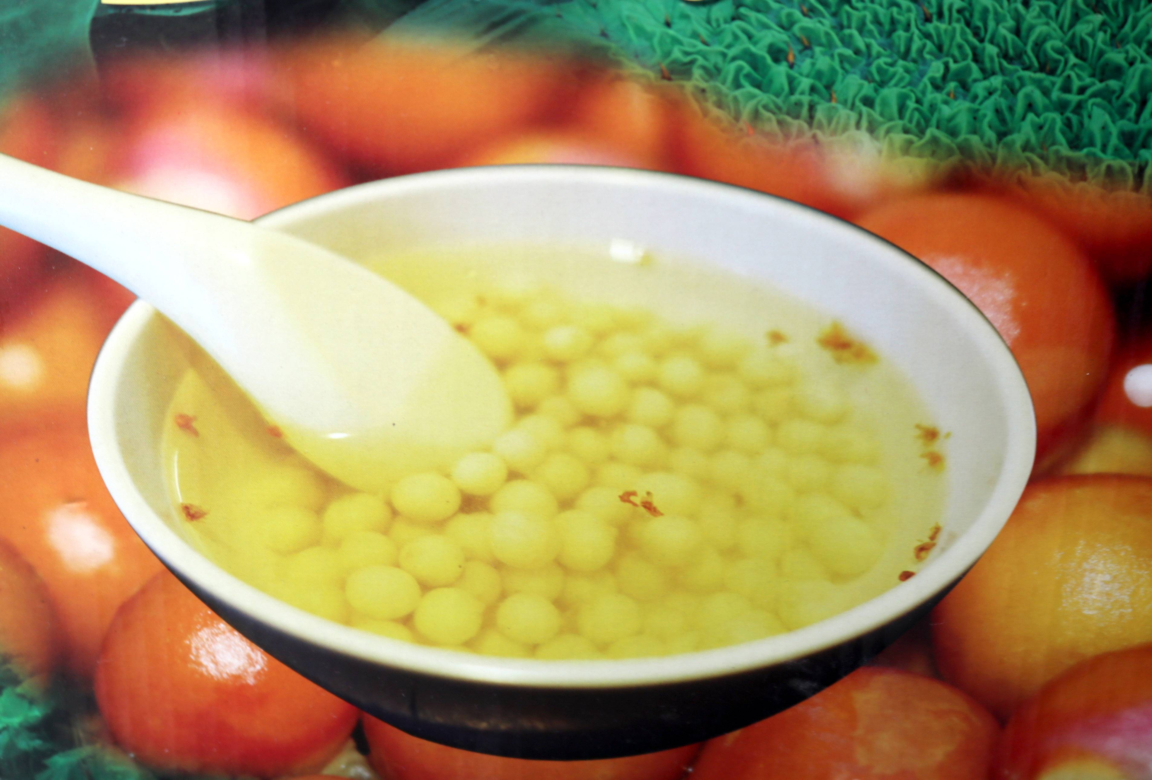 苏州传统特产"鸡头米"在葑门横街上市