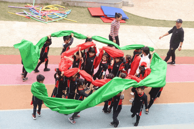 嘉顿幼儿园体育课上的中国传统游戏