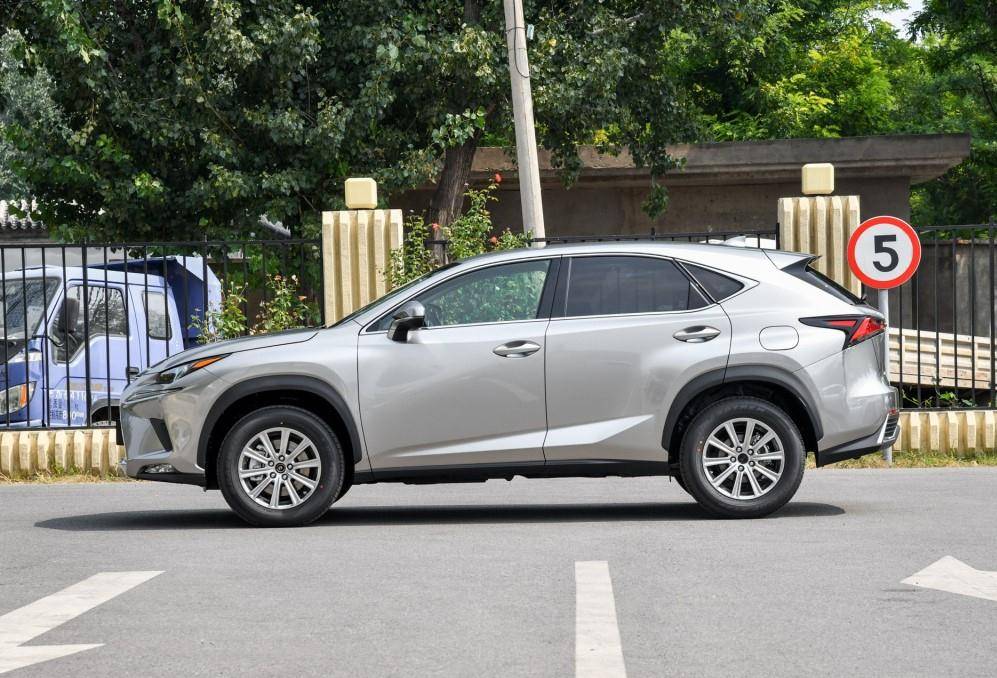 外观大气开着出门面子足雷克萨斯nx200车主350公里真实用车体验