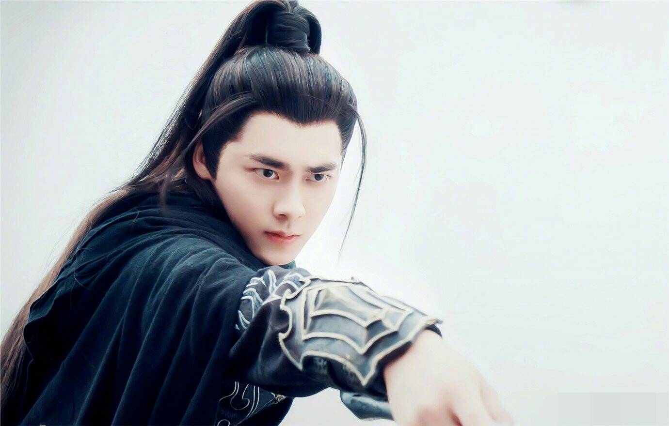 镜双城官宣海报来袭李易峰古装扮相吸睛网友却褒贬不一